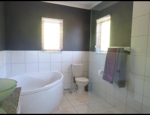 3 BEDROOM TOWNHOUSE RENTED IN NEW GERMANY